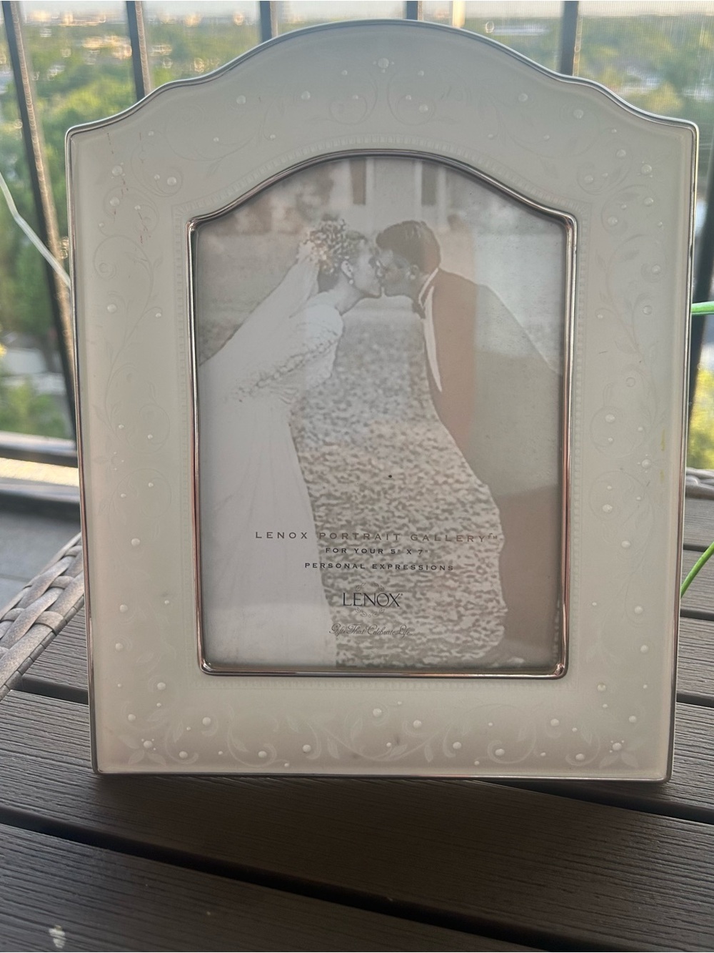 Lenox Cream Opal innocence  wedding Embossed  Picture Frame w/ Platinum Trim